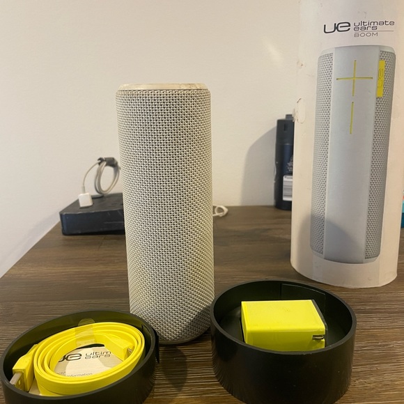 UE Boom speaker - Picture 1 of 6